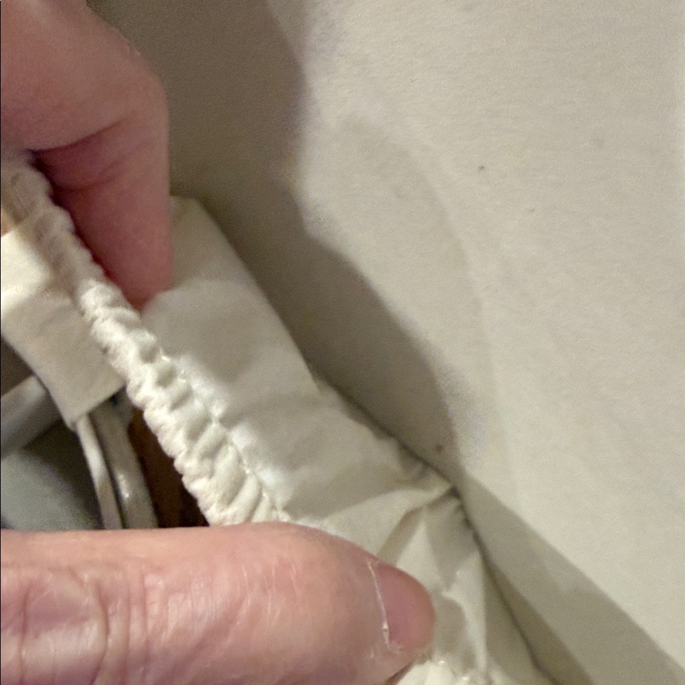 Elegant Cream Heart-Shaped Jewelry Box - Picture 10 of 12